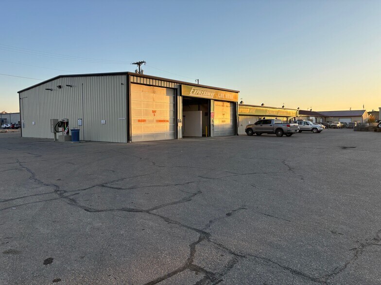 More Photos Of 717 27th St SE, Minot Flex For Lease