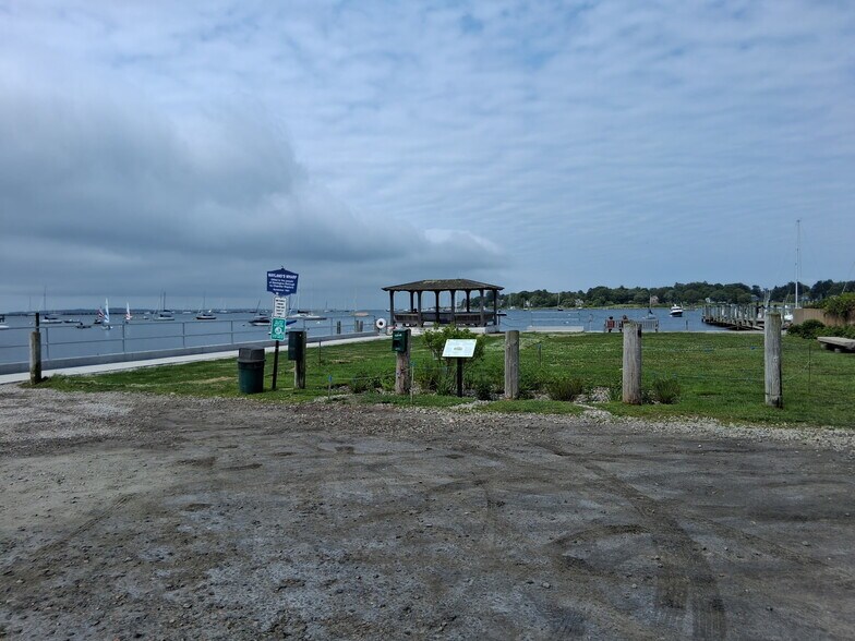 More Photos Of 117 Water St, Stonington Apartments For Sale