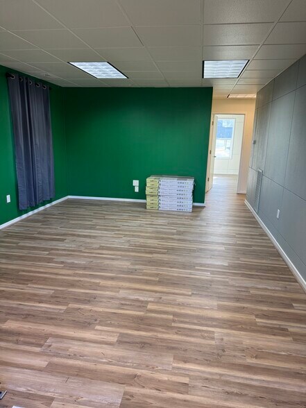 Primary Photo Of 1990 SE East Devils Lake Rd, Lincoln City Office For Lease