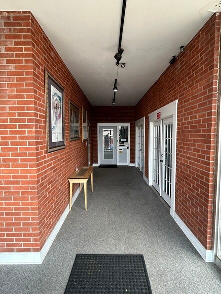 More Photos Of 1402 S 15th St, Louisville Light Distribution For Sale