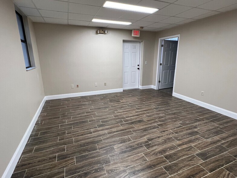 More Photos Of 550 S Highland St, Mount Dora Office For Lease