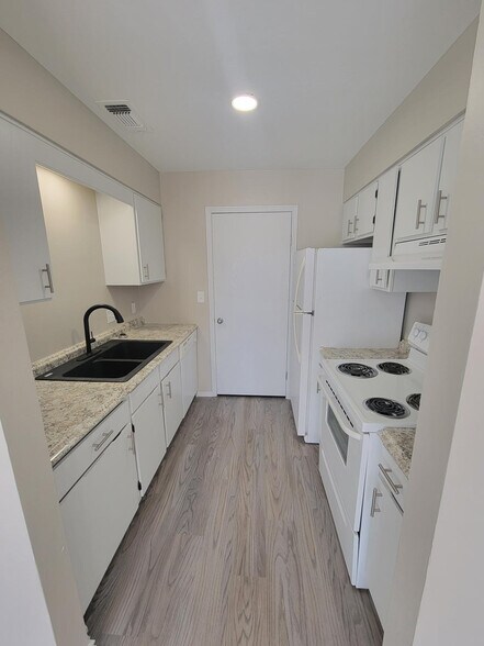 More Photos Of 2600 N Hobart St, Pampa Apartments For Sale