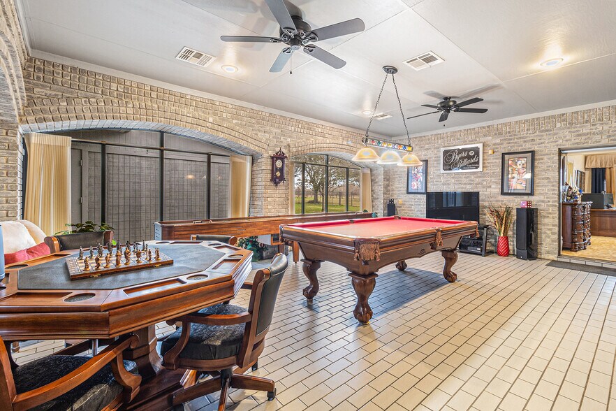 More Photos Of 1454 Oday Rd, Pearland Light Manufacturing For Sale