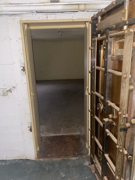 More Photos Of 100 S Euclid Ave, Ontario Storefront For Lease