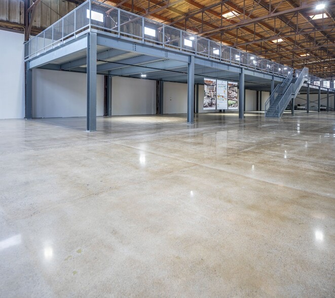 More Photos Of 1325 Quincy St NE, Minneapolis Loft Creative Space For Lease