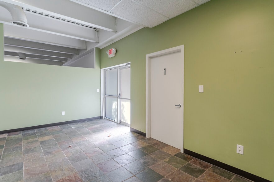 More Photos Of 1410 Incarnation Dr, Charlottesville Medical For Sale