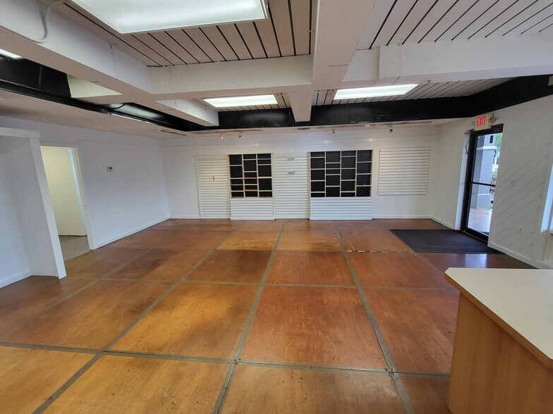 More Photos Of 1930 Park Meadows Dr, Fort Myers Office For Lease