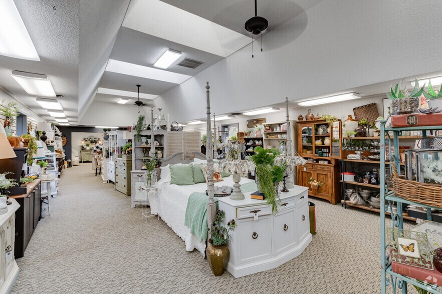 More Photos Of 2006-2024 S Airport Rd W, Traverse City Freestanding For Lease