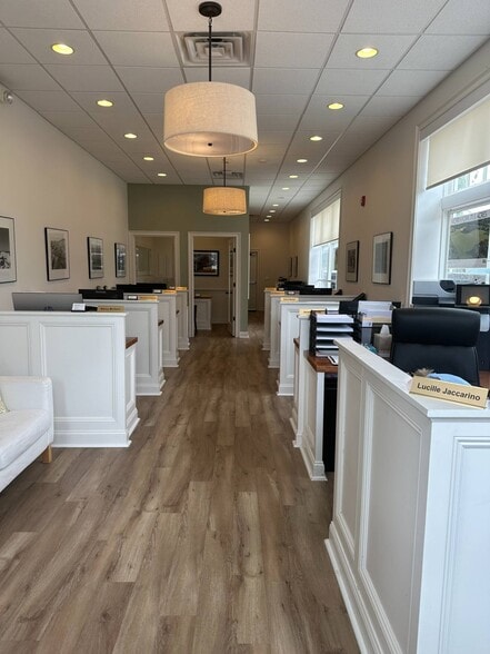 More Photos Of 16 Hampton Rd, Southampton Storefront Retail Office For Sale