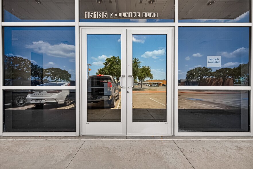 More Photos Of 15135 Bellaire Blvd, Houston Warehouse For Lease