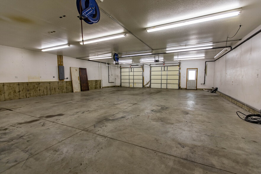 More Photos Of 308 S Montgomery St, Dodgeville Warehouse For Sale
