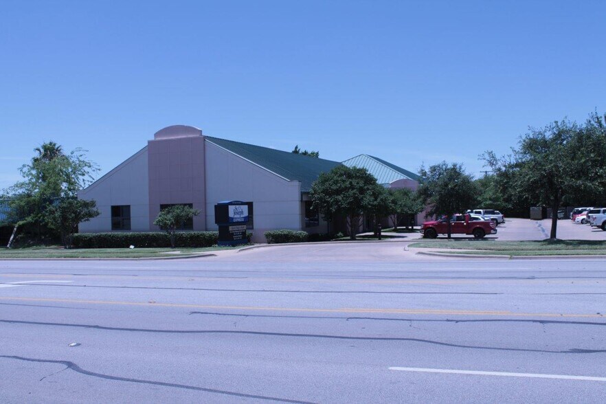 More Photos Of 2010 E Villa Maria Dr, Bryan Office For Lease