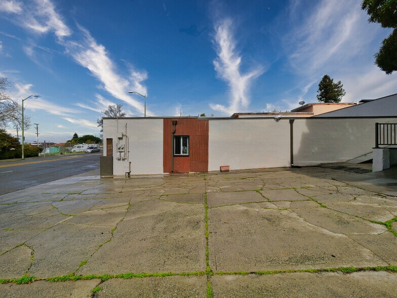 More Photos Of 9614-9616 MacArthur Blvd, Oakland Religious Facility For Lease