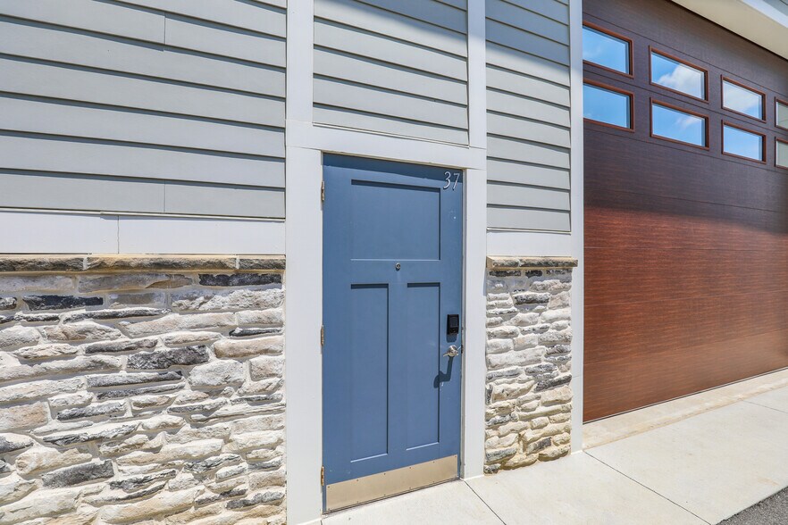 More Photos Of 17725 Motor District Cir, Carmel Showroom For Sale