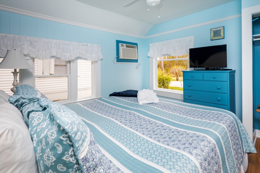 More Photos Of 2 River Rd, Cape Neddick Hospitality For Sale