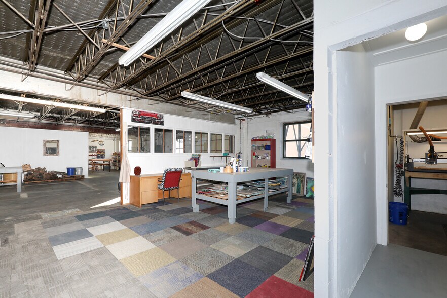 More Photos Of 18 W Currahee St, Toccoa Showroom For Sale