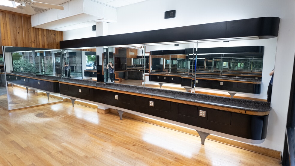 More Photos Of 7520 Perkins Rd, Baton Rouge General Retail For Sale
