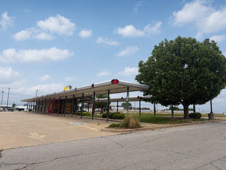 More Photos Of 1919 S Memorial Dr, Tulsa Fast Food For Lease