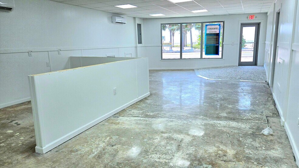 More Photos Of 103 Gulf Dr N, Bradenton Beach General Retail For Lease