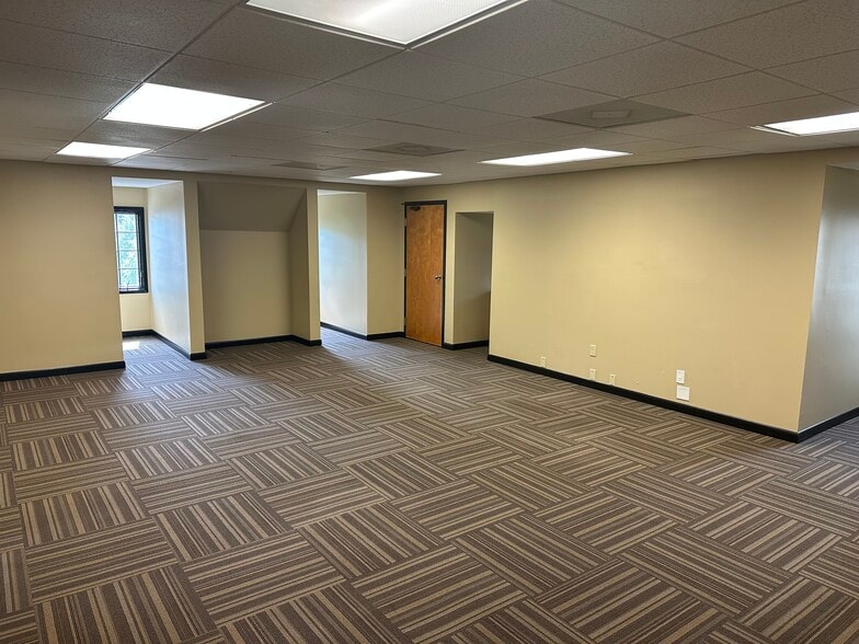 More Photos Of 242 Poplar View Pky, Collierville Medical For Lease
