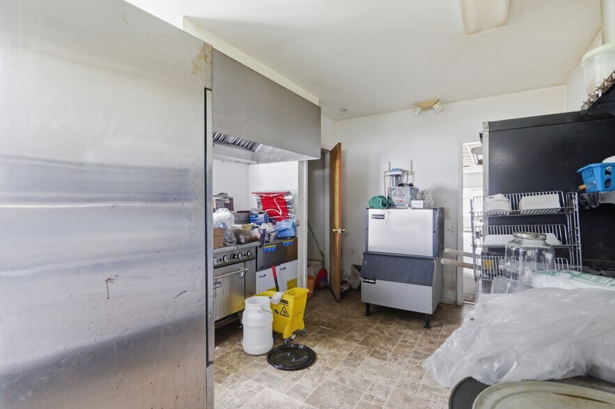 More Photos Of 14811 Broadway Ave, Frostburg Bar For Sale