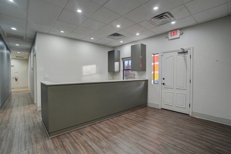 More Photos Of 1456 W Gurley St, Prescott Office For Lease