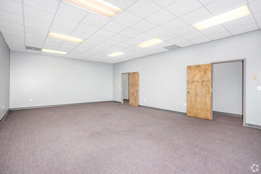More Photos Of 9000 Peridot Pky, Stockbridge Unknown For Lease