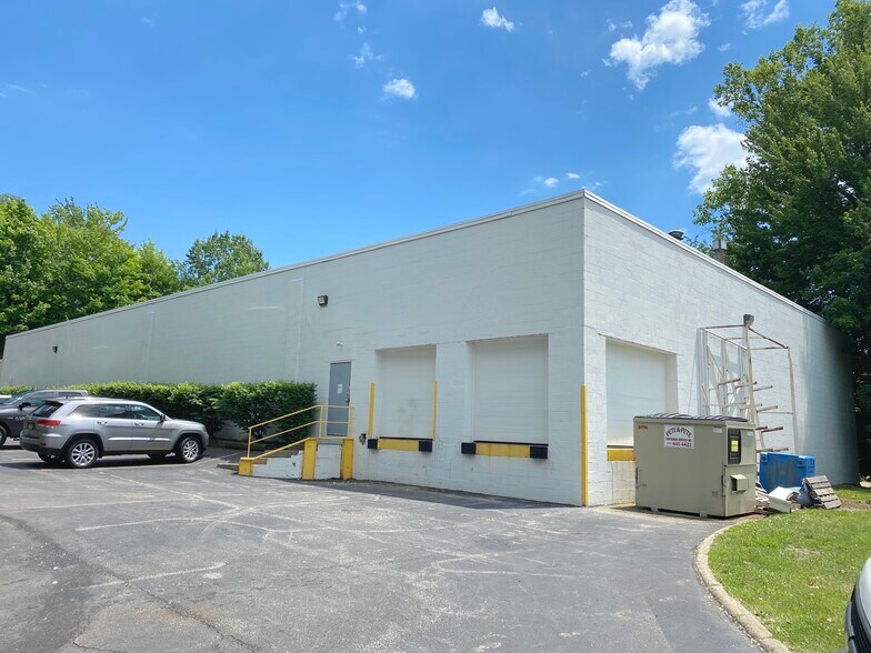 More Photos Of 16758 W Park Circle Dr, Bainbridge Warehouse For Lease