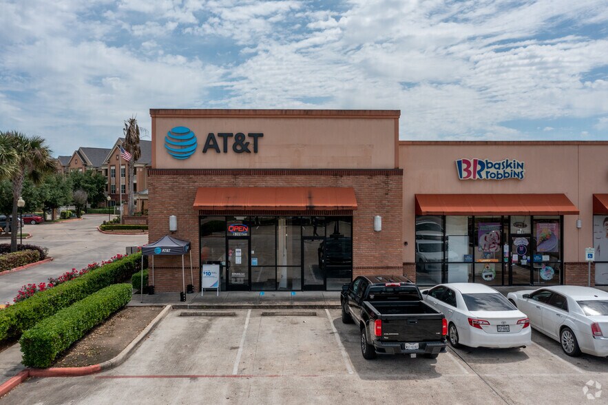 More Photos Of 3811 Center St, Deer Park Unknown For Lease