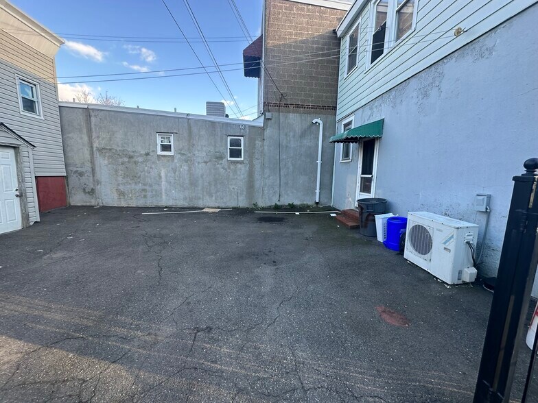 More Photos Of 29 Bloomfield Ave, Bloomfield Storefront Retail Residential For Sale