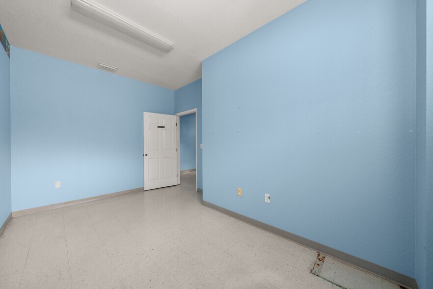 More Photos Of 401 W Interlake Blvd, Lake Placid Office For Sale