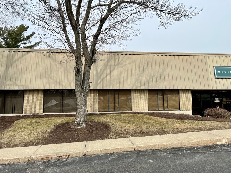 More Photos Of 1 Perimeter Rd, Manchester Distribution For Lease