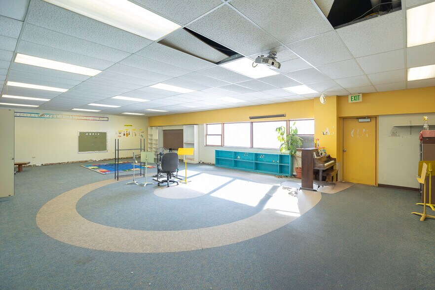 More Photos Of 202 Topaz Ave, Granby Schools For Sale