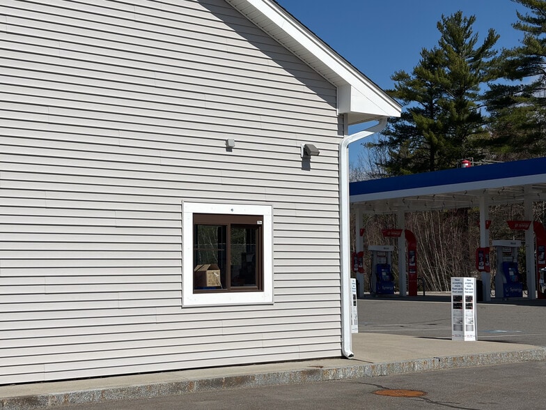 More Photos Of 4 Commerce Way, Milton General Retail For Lease