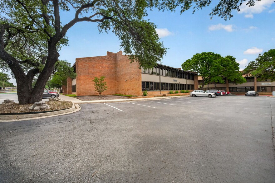 More Photos Of 6800 Park Ten Blvd, San Antonio Unknown For Lease