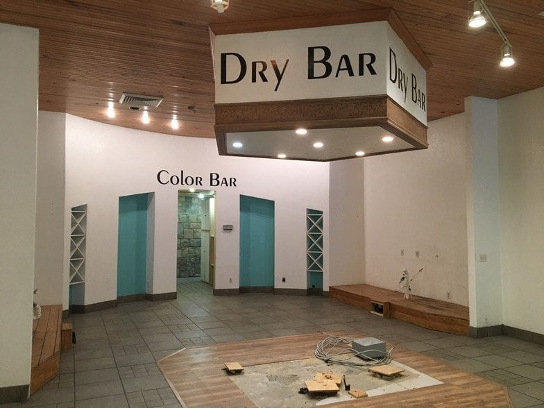 More Photos Of 226 Pine St, Abilene Storefront Retail Office For Sale