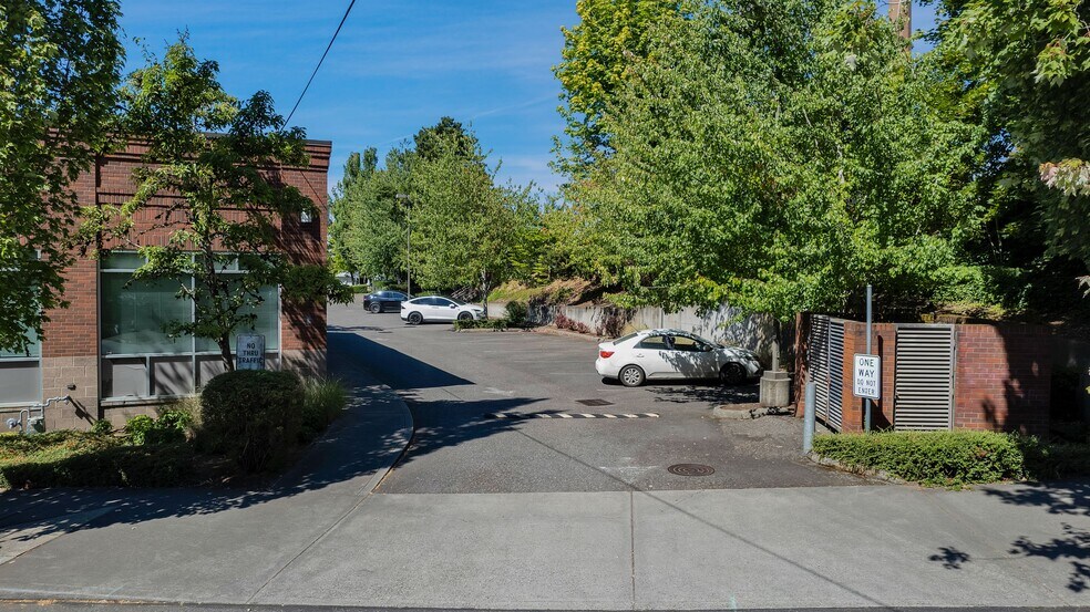 More Photos Of 6225-6245 SW Capitol Hwy, Portland Office For Lease