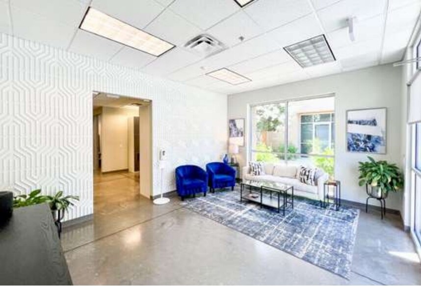 More Photos Of 2045 S Vineyard, Mesa Medical For Sale