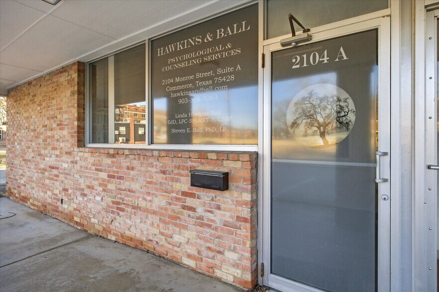 More Photos Of 2108 Monroe St, Commerce Showroom For Sale