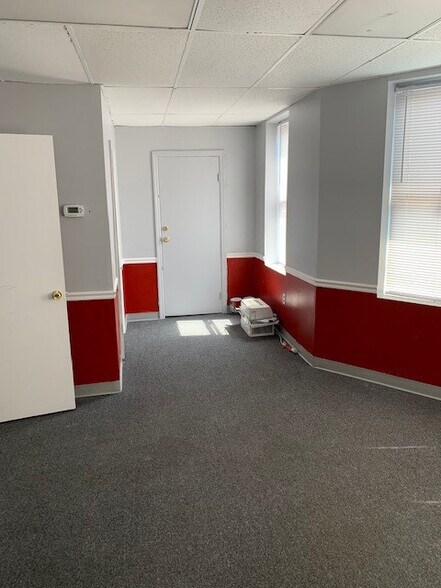 More Photos Of 2800 Lancaster Ave, Wilmington Storefront Retail Office For Lease