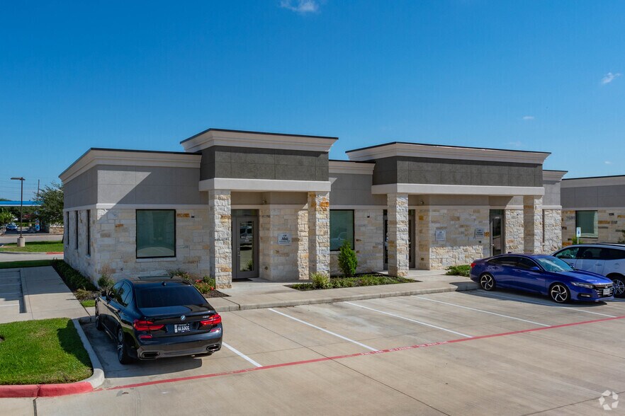 More Photos Of 3129 Kingsley Dr, Pearland Office For Sale