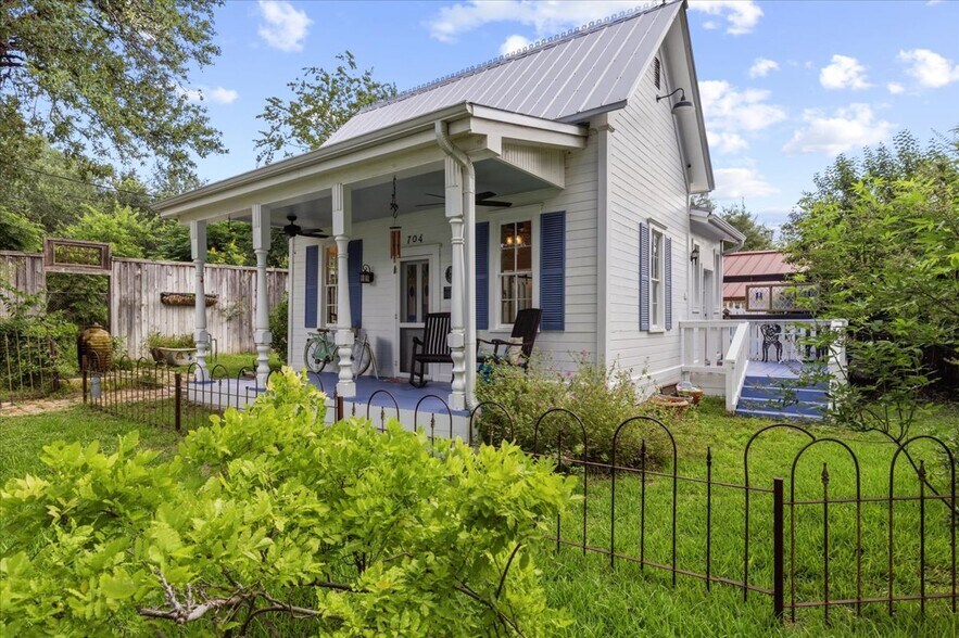 More Photos Of 702 E Main St, Round Rock Office Residential For Sale