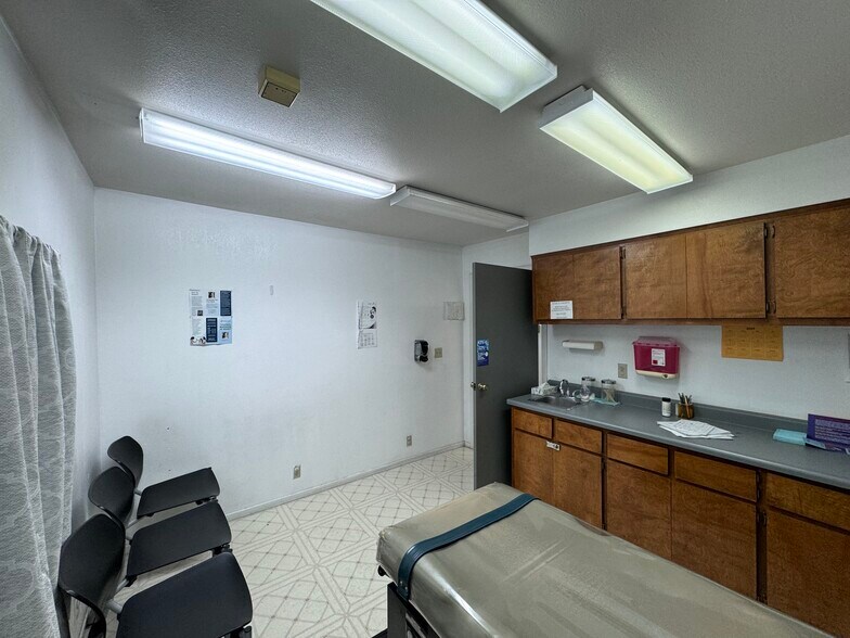 More Photos Of 221 G St, Porterville Medical For Sale