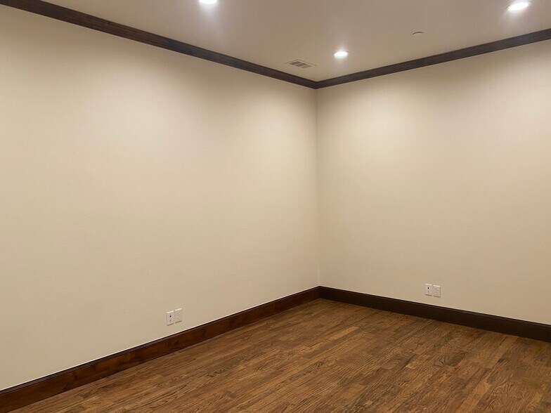 More Photos Of 16410 Addison Rd, Addison Office For Lease