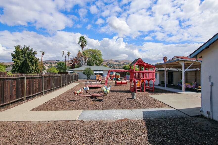 More Photos Of 1133 Piedmont Rd, San Jose Schools For Sale
