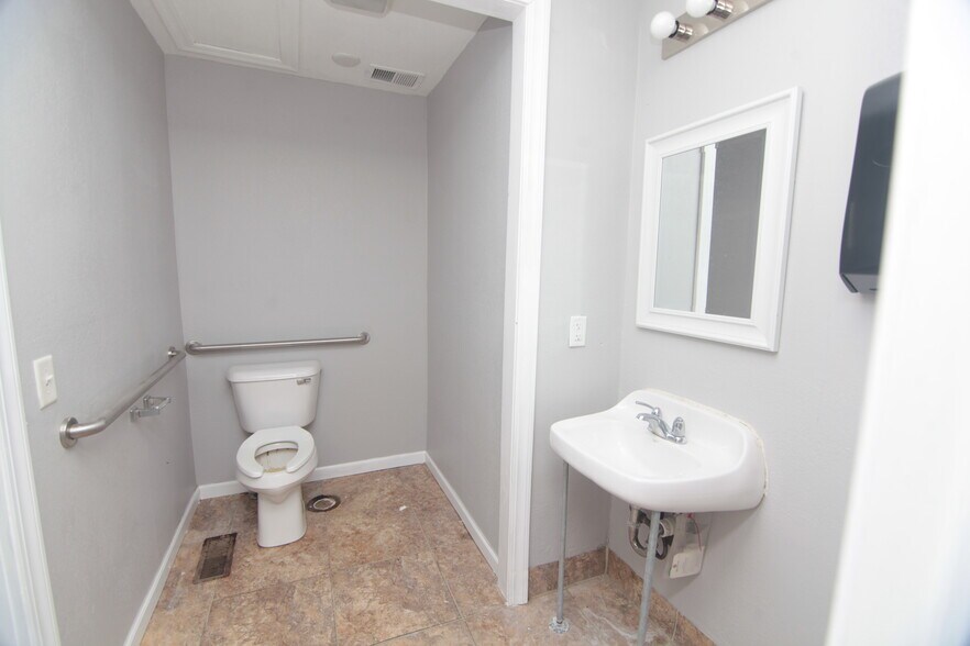More Photos Of 124 3rd Ave W, Milan Office For Sale