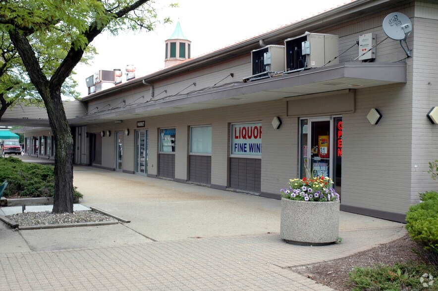 More Photos Of 15612 W 10 Mile Rd, Southfield Freestanding For Lease