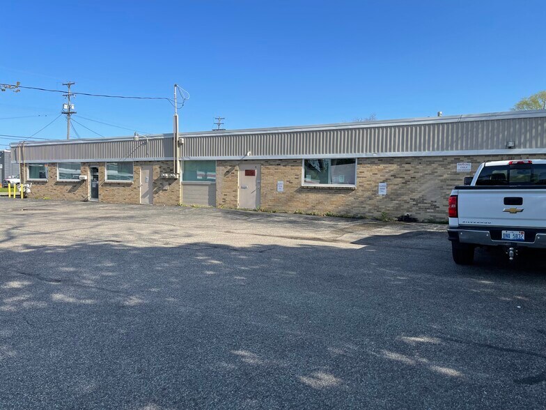 More Photos Of 3060 Madison Ave SE, Grand Rapids Service For Lease