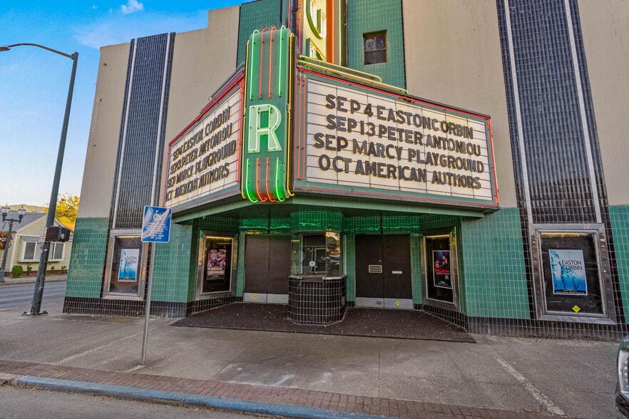 More Photos Of 143 SE H St, Grants Pass Theater Concert Hall For Sale