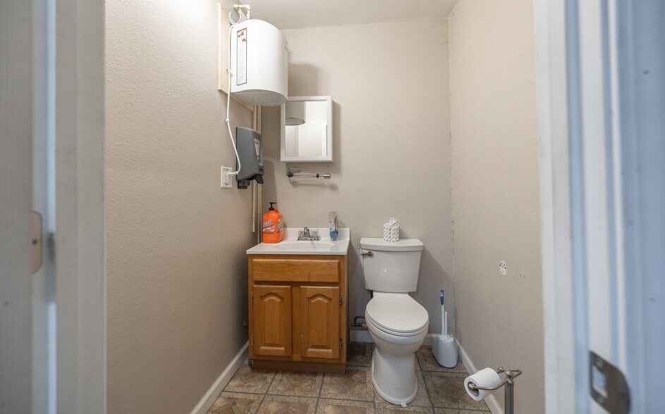 More Photos Of 300 Washington St, South Roxana Warehouse For Sale